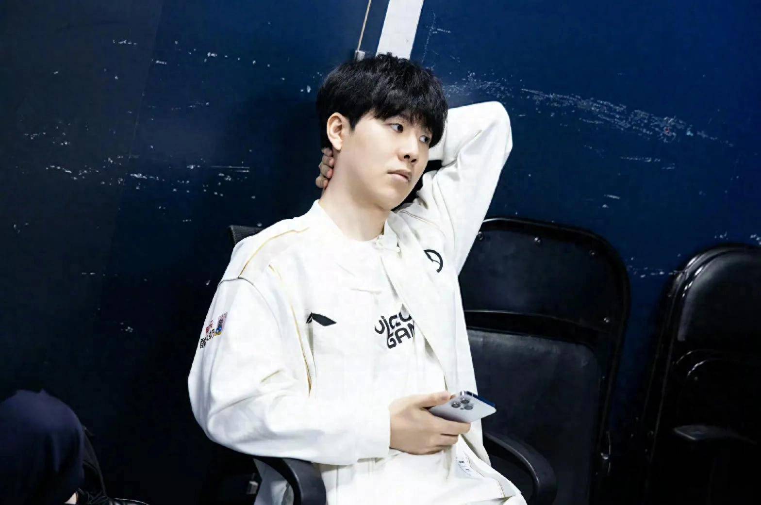 金晶洙更新ins：希望我能尽快回到大名单